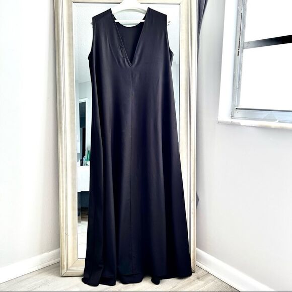 UMBRANDED Loose Simple Solid Black Color Sleeveless V-Neck Maxi Dress Size M-L - Picture 3 of 4